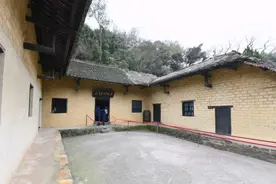毛泽东8岁就会写诗，却屡遭教书先生辞退，先生直言：太难管教了图片