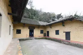 毛泽东8岁就会写诗，却屡遭教书先生辞退，先生直言：太难管教了图片