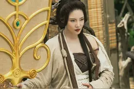 徐冬冬铁扇公主造型绝了！拿着芭蕉扇秀香肩，另一只手还捂着肚子图片