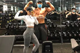 江苏200斤的肌肉男，撩走23岁翘臀女神，网友：看酸了图片