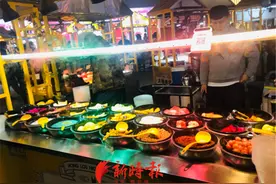 寒冬中的济南夜市：用“温暖”和“坚守”拉回人气图片