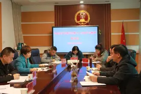 罗宗邦在所在支部宣讲都匀市第十二次党代会精神图片