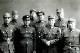 碾庄围歼战，100军第一个被歼，但军长何以获得青天白日勋章？图片