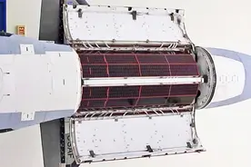 领先中国10年的太空飞机首次打开货舱门：空间足以容纳激光武器图片