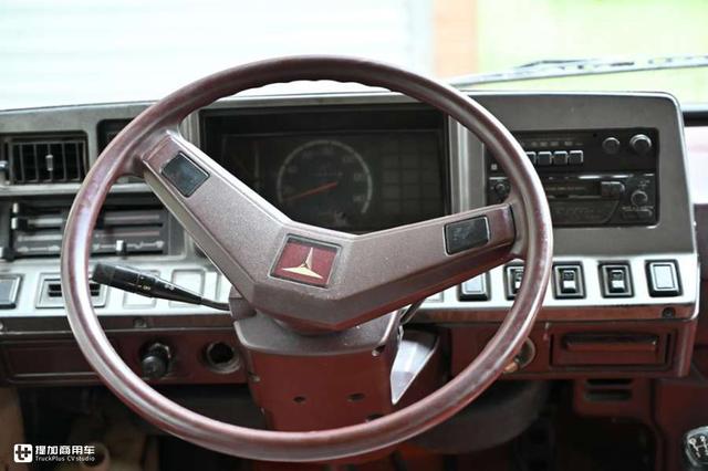 日系中巴经典车型，平顶二代丰田考斯特还记得吗？现在相当少见了