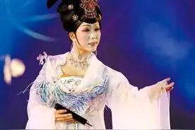 限籍令下，从乞丐到国人骄傲，为何今41岁的李玉刚也被说翻车了？图片