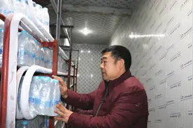 “破解”蔬菜长途运输难题，鲁山这个万亩无公害蔬菜基的商贩们有“妙招”图片