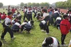 多年前80后打扫，多年后还是80后打扫卫生，哪个环节出问题了图片