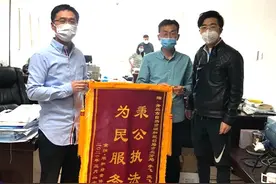 围墙裂缝严重？市北金隅和府小区围墙拆除重建图片