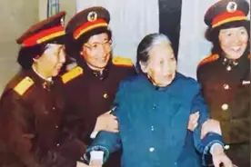 山村老妇到北京看病，交不起治疗费被曝光真实身份，惊动军方高层图片
