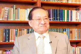 得知我国要造原子弹，金庸发文反驳陈毅：中国要裤子，不要核子图片