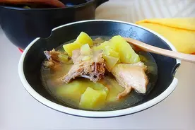 小鸡炖土豆，掌握这一点才最可口，鲜香暖身，比吃猪肉强太多图片