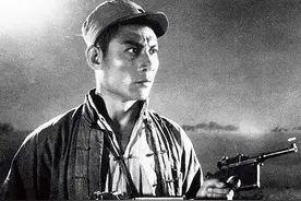 “双枪李向阳”郭振清晚年中风瘫痪，2000年妻患脑血栓卧床不起？图片