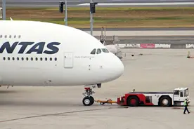 机场里不起眼的飞机拖车，价格高达几百上千万？它凭什么这么贵？图片