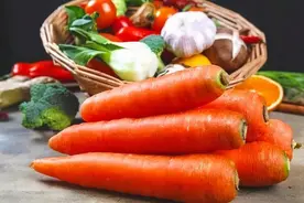 蒸胡萝卜只需做好两点，用面粉就能完美出锅，香甜不腻，真的绝了图片