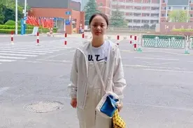 白湘菱：遭清北拒绝，成为港大优秀学生，将去美国深造，容貌大变图片