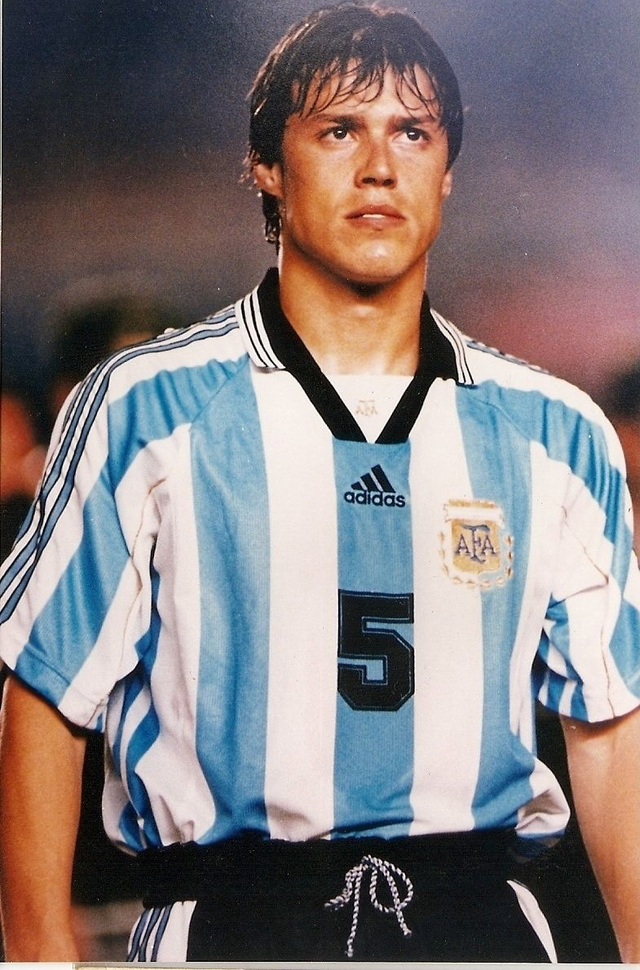 意甲名宿阿尔梅达:以一防二的阿根廷悍将,巅峰可争世界最佳后腰