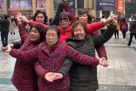 日本大妈VS中国大妈、大妈还是你大妈、网友：就是这么牛图片