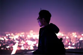 男人爱过的女人多了，不会游刃有余，而是有这三个特质图片