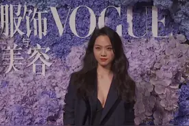 红毯上百花齐放！汤唯造型简约不失细节！杨幂是明艳复古白玫瑰？图片