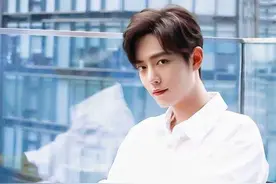 肖战：白衣小赞真的是太可了图片