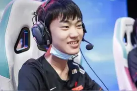 V5战胜滔博之后爆出的几个新梗：左手读书会输，开水就能赢图片