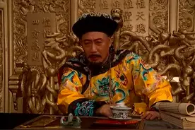 乾隆对叔叔说：你以后见我不用跪拜！临终前叔叔：我不应该当真图片