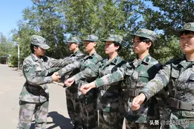 女新兵的军营初体验！图片