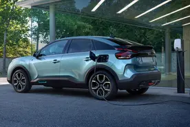 新雪铁龙C4：家庭小车变得大胆，SUV风格的重新设计图片