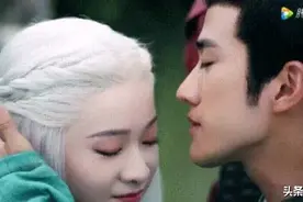 张雪迎拍戏时到底抹了多少粉底？李治廷一口亲下去，网友笑翻了！图片
