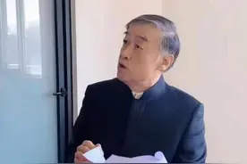 老戏骨李建义仍忙事业，曾凭太监角色深入人心，38年甘心做配图片