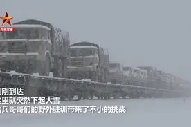 练练练！兵哥哥的夏天打开方式不一样图片