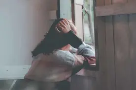 再婚女人的忠告：中年以后选择二婚再嫁，一定要看对方“穷不穷”图片