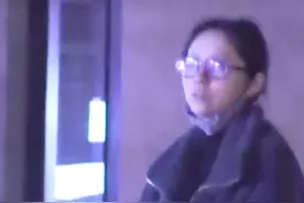 36岁张靓颖素颜太憔悴，跟小5岁男友约会腻歪，衣着肥硕孕味浓图片