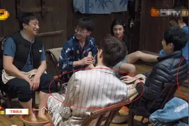 杨紫张艺兴恋情添锤？节目中公然穿情侣睡衣同框，亲密互动不避嫌图片