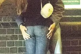 德普女儿当街拥吻，对象却不是甜茶，网友：这姐怎么又有新恋情了图片