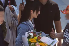 王一博有翡杀青饭拍，恭喜杀青！恭候端王殿下图片
