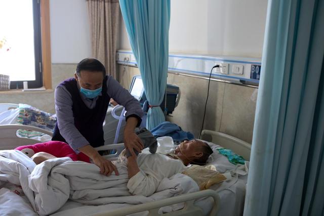 姘ㄥ熀閰镐唬璋㈢梾鐨勬偅鑰咃紝鍙戠梾鍚庣殑鐥囩姸琛ㄧ幇涓ラ噸锛屾湰鐥呰繕鏈夐仐浼犲€惧悜