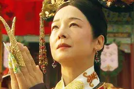 清朝妃子为何要戴指甲套？不全是要保护指甲，慈禧说出真正用途！视频封面
