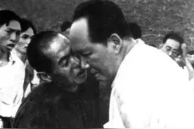 邻居从小给毛泽东放哨，建国后给儿子求工作，毛主席如何回应？图片