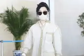范冰冰偶像包袱好重！戴口罩也不忘涂大红唇，解锁穿搭新风格超靓图片