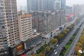 拆除临街防盗窗，提升城市“颜值”图片