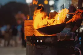 神奇的日本央行：炒股，上市，被爆炒图片