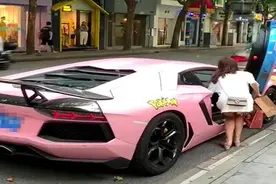 开800万豪车接孩子，被嘲炫富，家长：这是最便宜的车图片