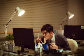 100万存银行实现“躺赚”？一个月利息有4354元，你会存吗？图片