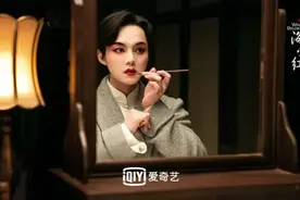 胖成这样还能风骚出圈，娱乐圈也就他了图片