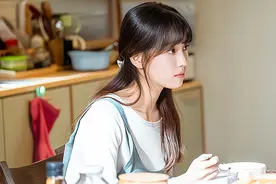 “儿子，妈闲着没事，帮儿媳看孩子吧”“看不起，再看就离了”图片