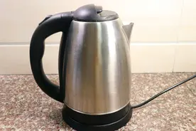 不管水壶水垢多厚，教你这一招，5分钟水垢快速去除，干净又安全视频封面