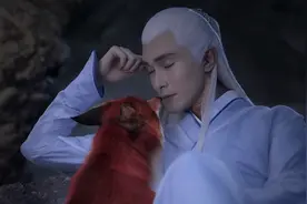 《三生三世枕上书》小狐狸凤九好大胆，帝君的初吻被她夺走了图片