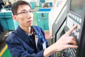 “大国工匠”洪家光：技校毕业，39岁解航空发动机难题，日薪40万图片